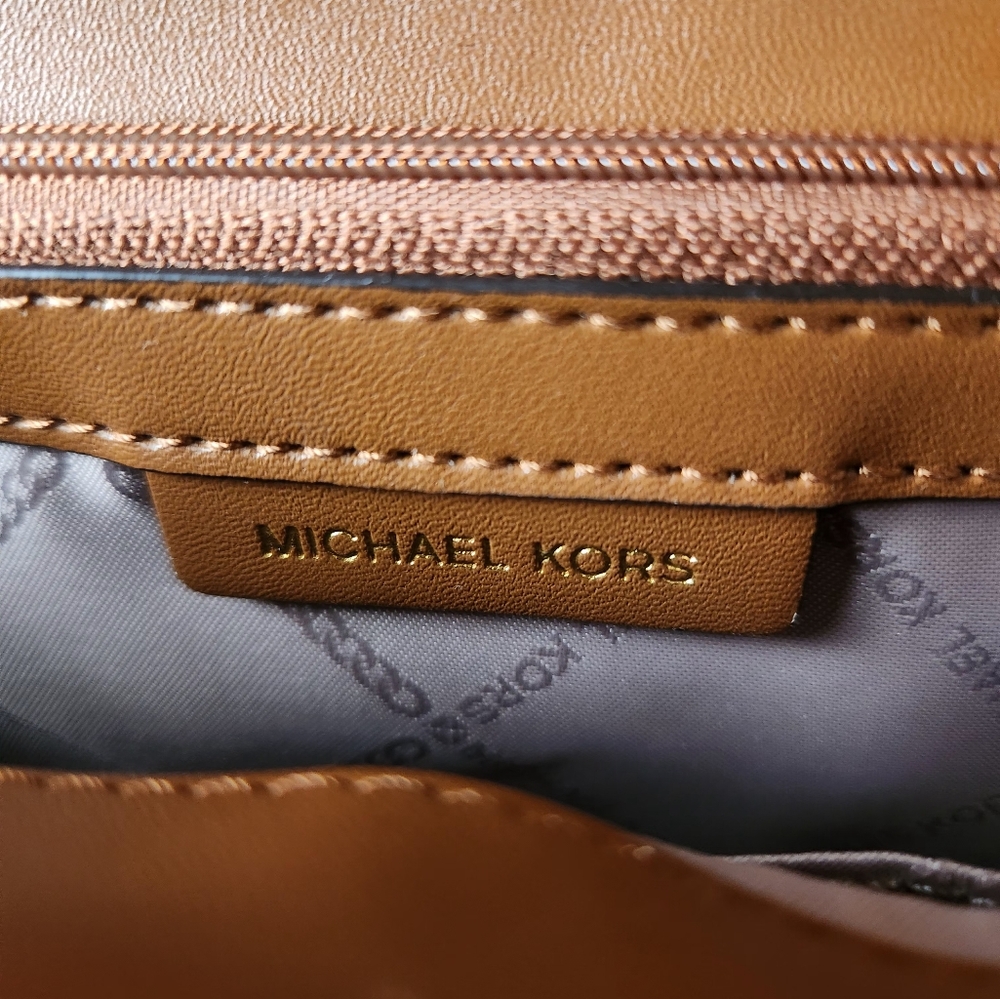 Michael Kors Vanilla Full Flap Crossbody bag - Picture 7 of 16